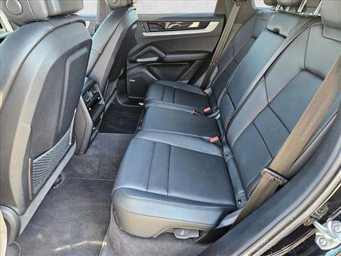 Used 2024 Porsche Cayenne image 17