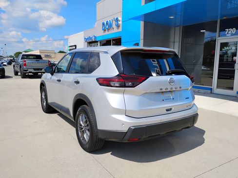 Used 2024 Nissan Rogue S AWD/4WD image 9