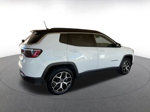 Used 2025 Jeep Compass Limited image 15