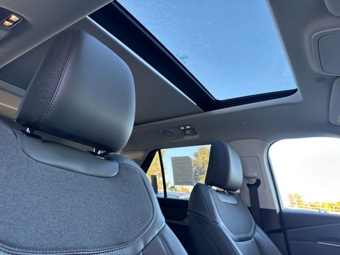 New 2025 Ford Explorer Active w/ Active Comfort Package image 19