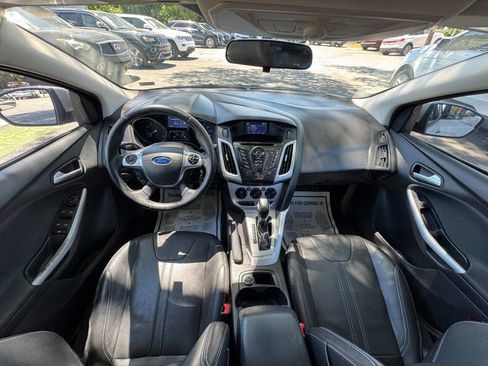 Used 2014 Ford Focus SE w/ Equipment Group 201A FWD image 14