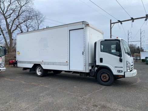 Used 2019 Isuzu NPR image 2