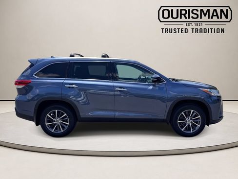 Used 2019 Toyota Highlander XLE w/ Carpet Mat Package (TMS) AWD/4WD image 10