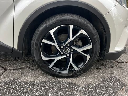 Used 2019 Toyota C-HR XLE image 34