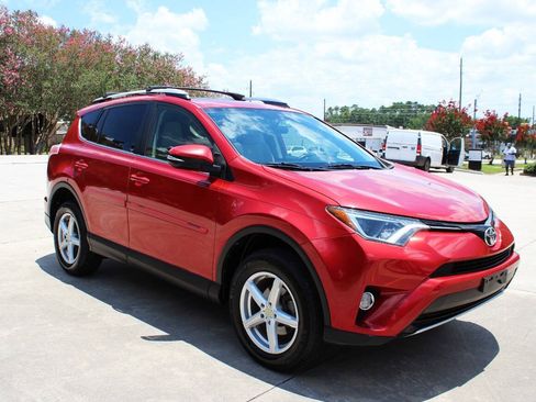 Used 2016 Toyota RAV4 XLE FWD image 2