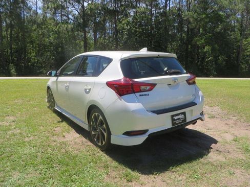 Used 2017 Toyota Corolla iM FWD image 8