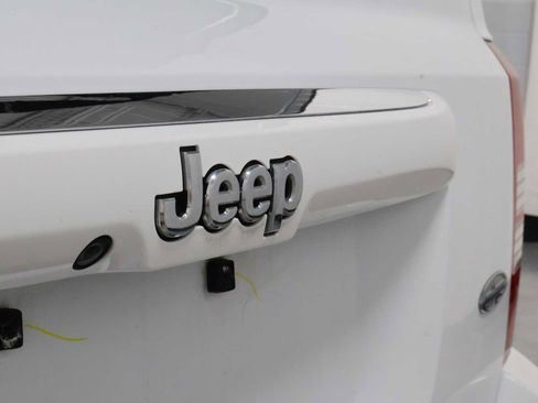 Used 2017 Jeep Patriot High Altitude AWD/4WD image 8