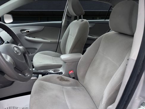 Used 2010 Toyota Corolla LE image 2