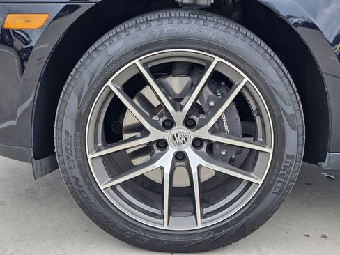Certified 2025 Porsche Macan image 14