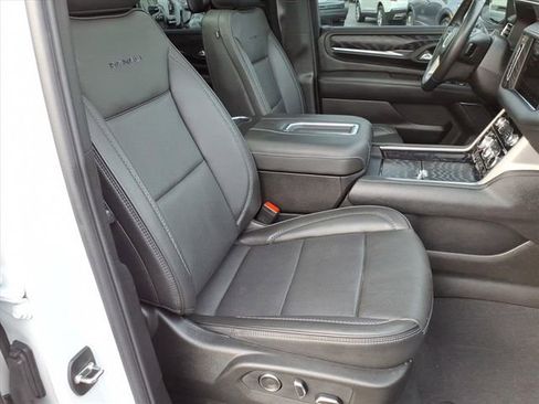 Used 2024 GMC Yukon XL Denali w/ Advanced Technology Package AWD/4WD image 26