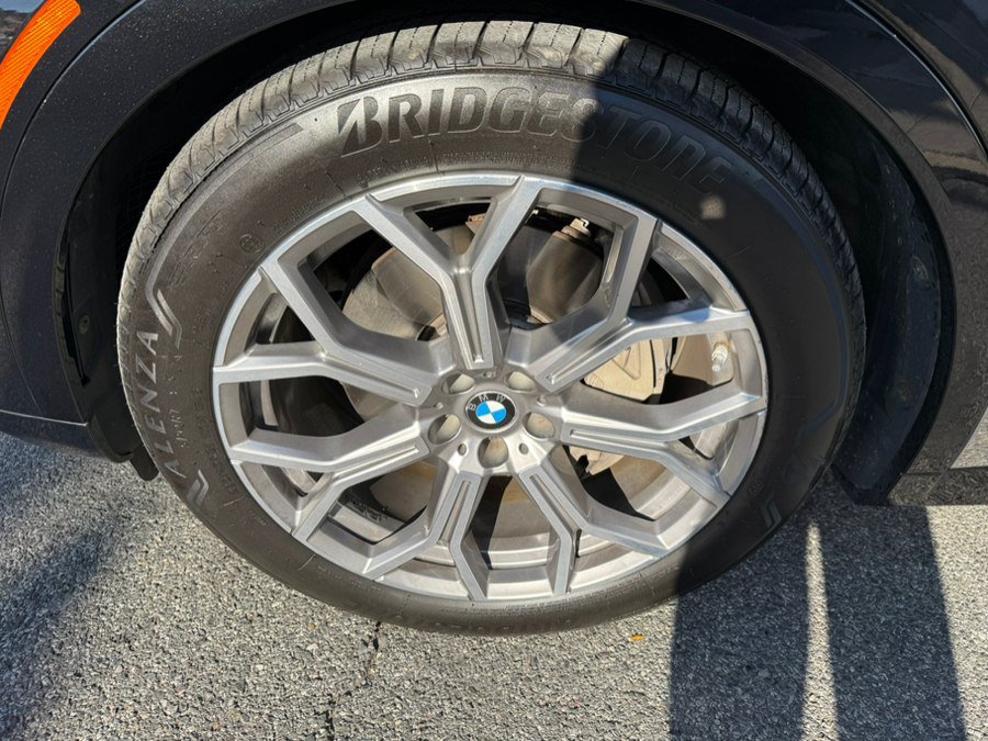 Used 2020 BMW X7 xDrive40i w/ Premium Package AWD/4WD image 23