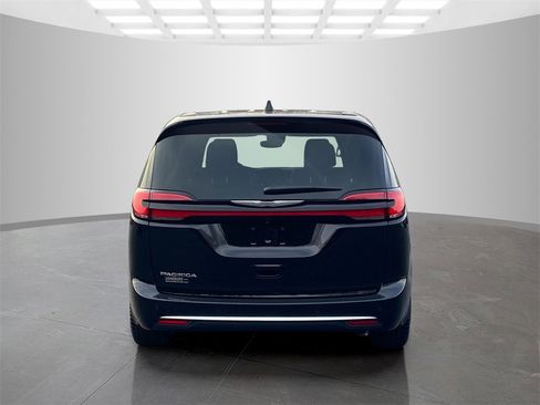 New 2026 Chrysler Pacifica Select image 8