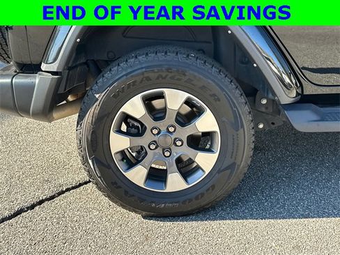 Used 2022 Jeep Wrangler Unlimited Sahara w/ Cold Weather Group image 17