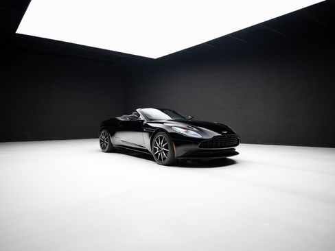 Used 2019 Aston Martin DB11 Volante RWD image 88