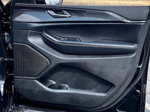 Used 2023 Jeep Grand Cherokee Altitude image 28