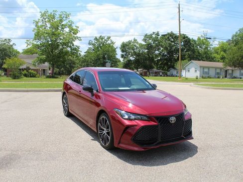 Used 2019 Toyota Avalon XSE FWD image 3