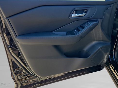 New 2026 Nissan Rogue SV FWD image 18