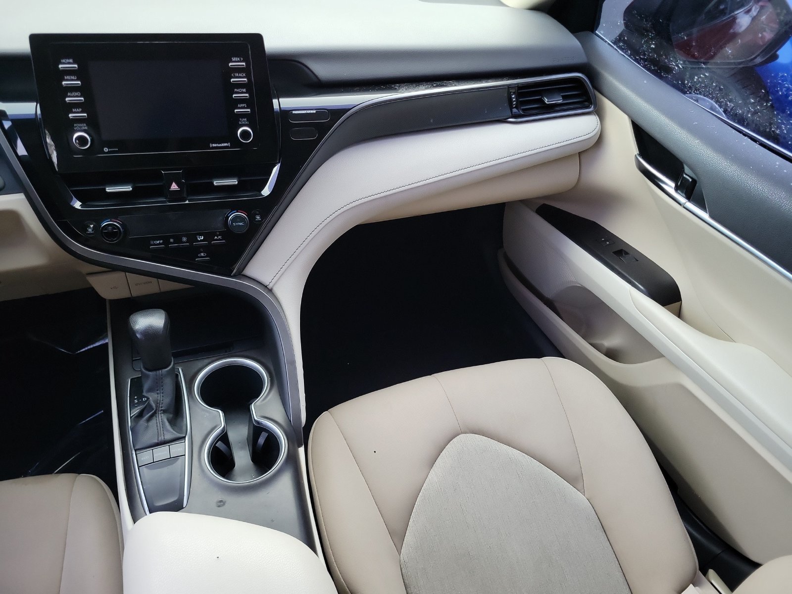 Used 2022 Toyota Camry LE FWD image 15