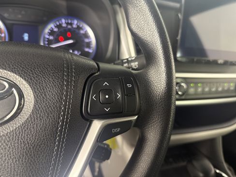 Used 2016 Toyota Highlander LE image 26