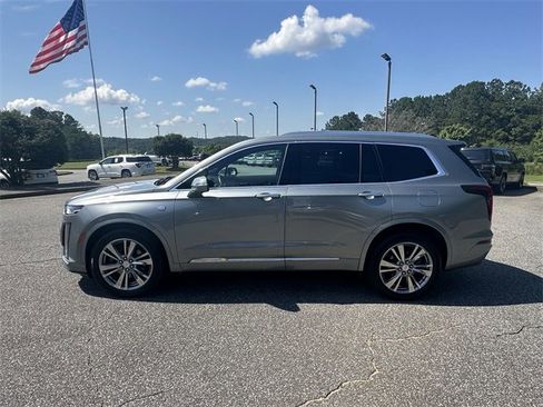 Used 2024 Cadillac XT6 Premium Luxury image 2