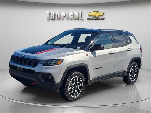 Used 2024 Jeep Compass Trailhawk image 1