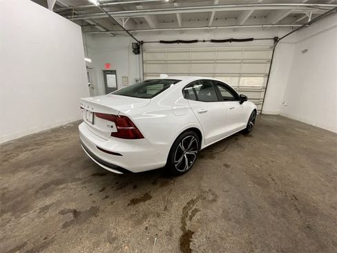Used 2024 Volvo S60 B5 Plus image 6