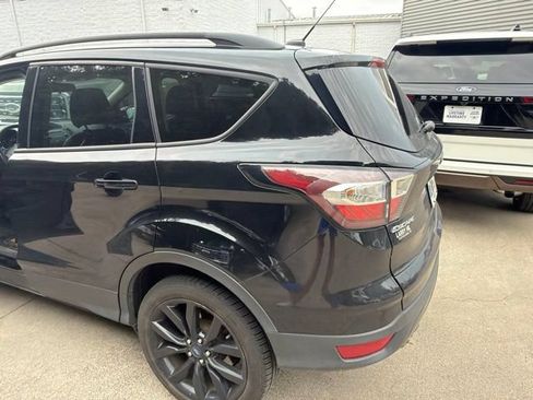 Used 2017 Ford Escape SE w/ SE Sport Appearance Package FWD image 27