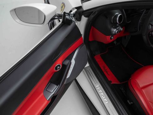 Used 2020 Ferrari Portofino image 14