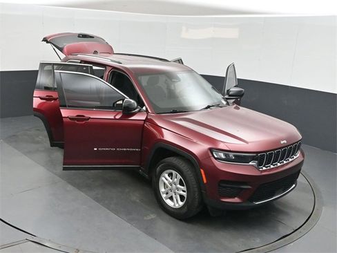 Used 2023 Jeep Grand Cherokee Laredo image 50