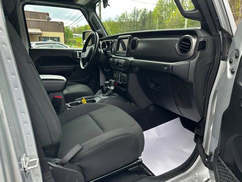 Used 2022 Jeep Gladiator Sport AWD/4WD image 7