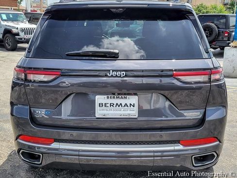 Used 2024 Jeep Grand Cherokee Summit AWD/4WD image 7