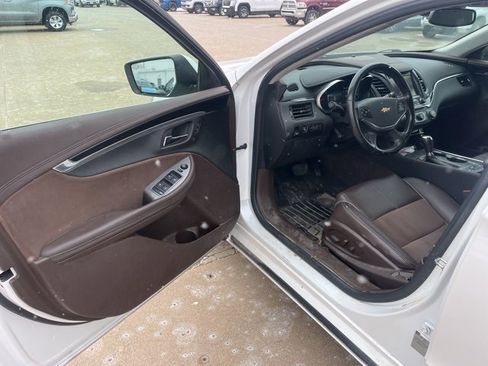 Used 2015 Chevrolet Impala LT w/ Convenience Package image 9