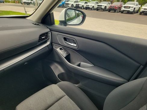 Certified 2026 Nissan Rogue SV FWD image 14