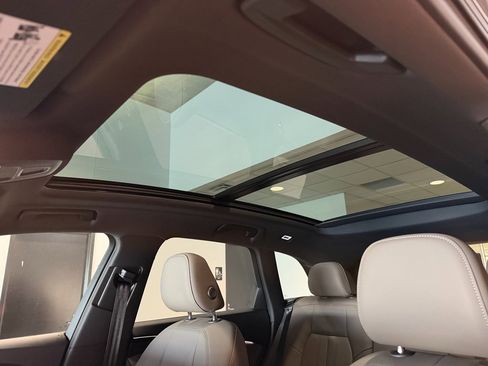 Used 2025 Audi Q5 Premium w/ Convenience Package image 5