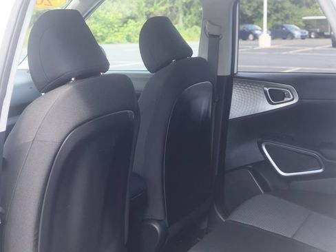 Used 2023 Kia Soul LX w/ LX Technology Package FWD image 26