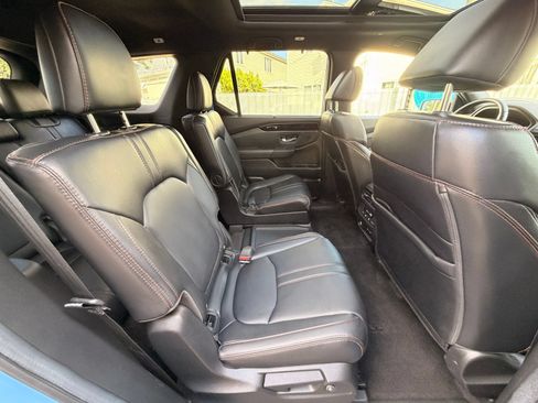 Used 2025 Honda Pilot TrailSport image 22