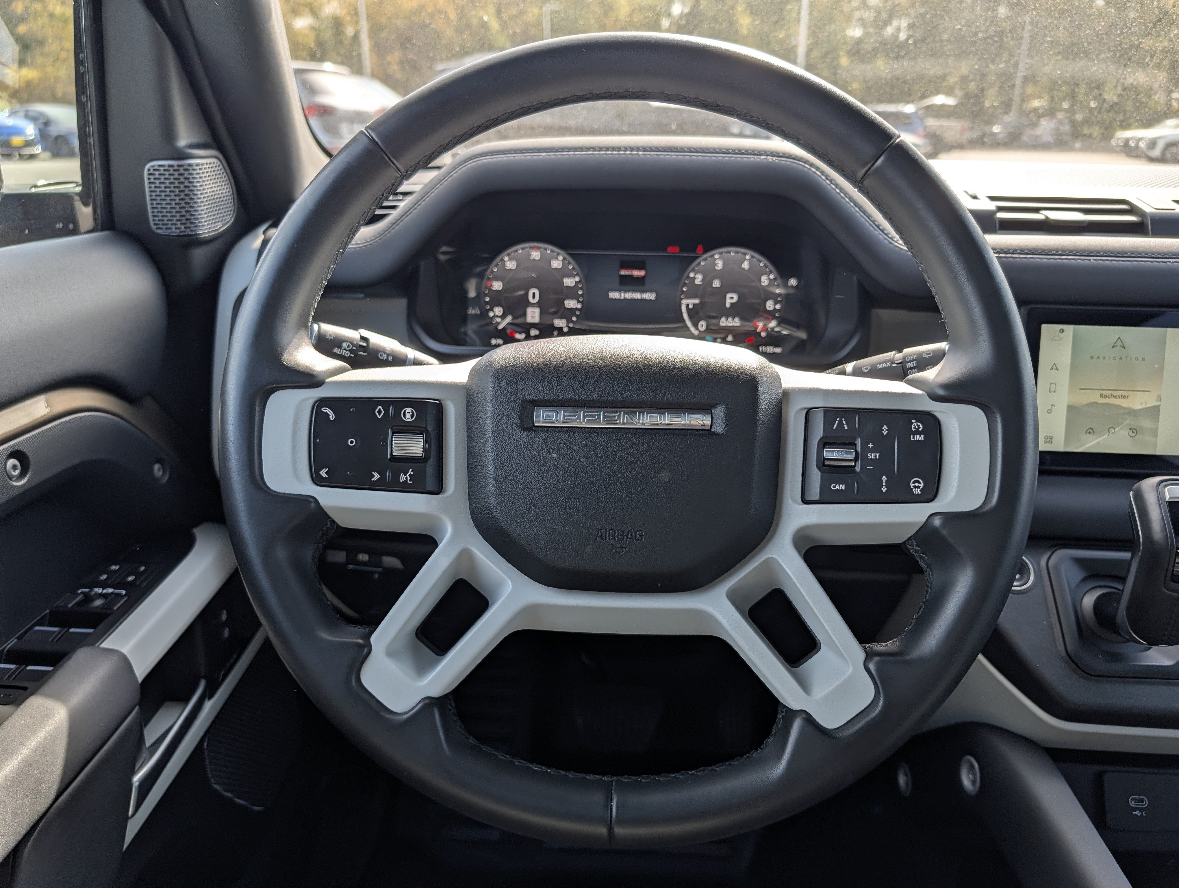 Used 2024 Land Rover Defender 110 X-Dynamic SE AWD/4WD image 25