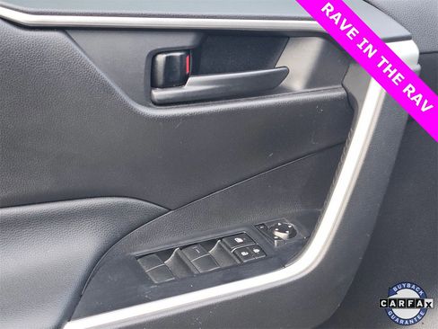 Used 2021 Toyota RAV4 LE image 8