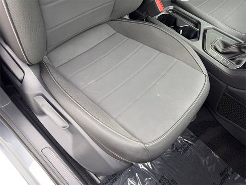 Used 2024 Volkswagen Taos SE image 47