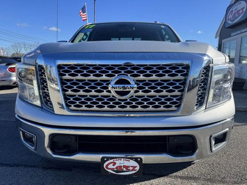 Used 2017 Nissan Titan SL image 2
