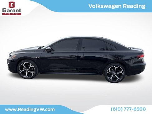 Used 2022 Volkswagen Passat 2.0T R-Line image 2
