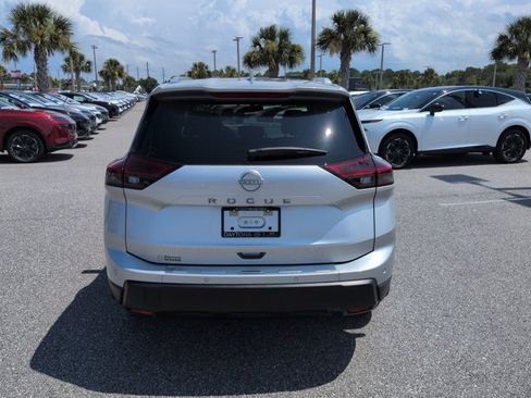Certified 2025 Nissan Rogue SV w/ SV Premium Package FWD image 5
