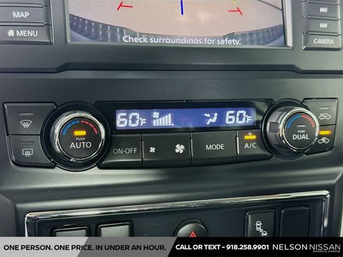 Used 2019 Nissan Titan SV w/ SV Convenience Package RWD image 16