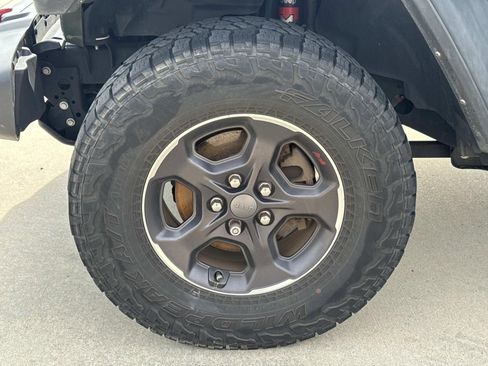 Used 2021 Jeep Gladiator Rubicon AWD/4WD image 4