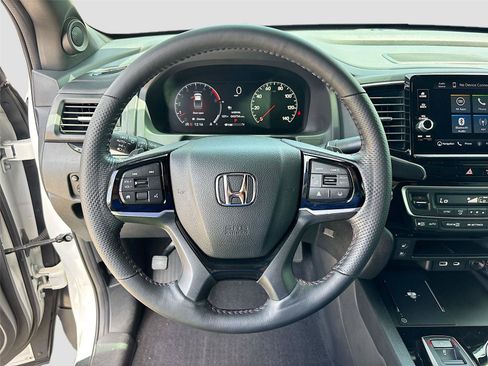 Certified 2024 Honda Ridgeline Black Edition image 13
