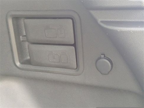 Used 2023 Chevrolet Equinox Premier image 13