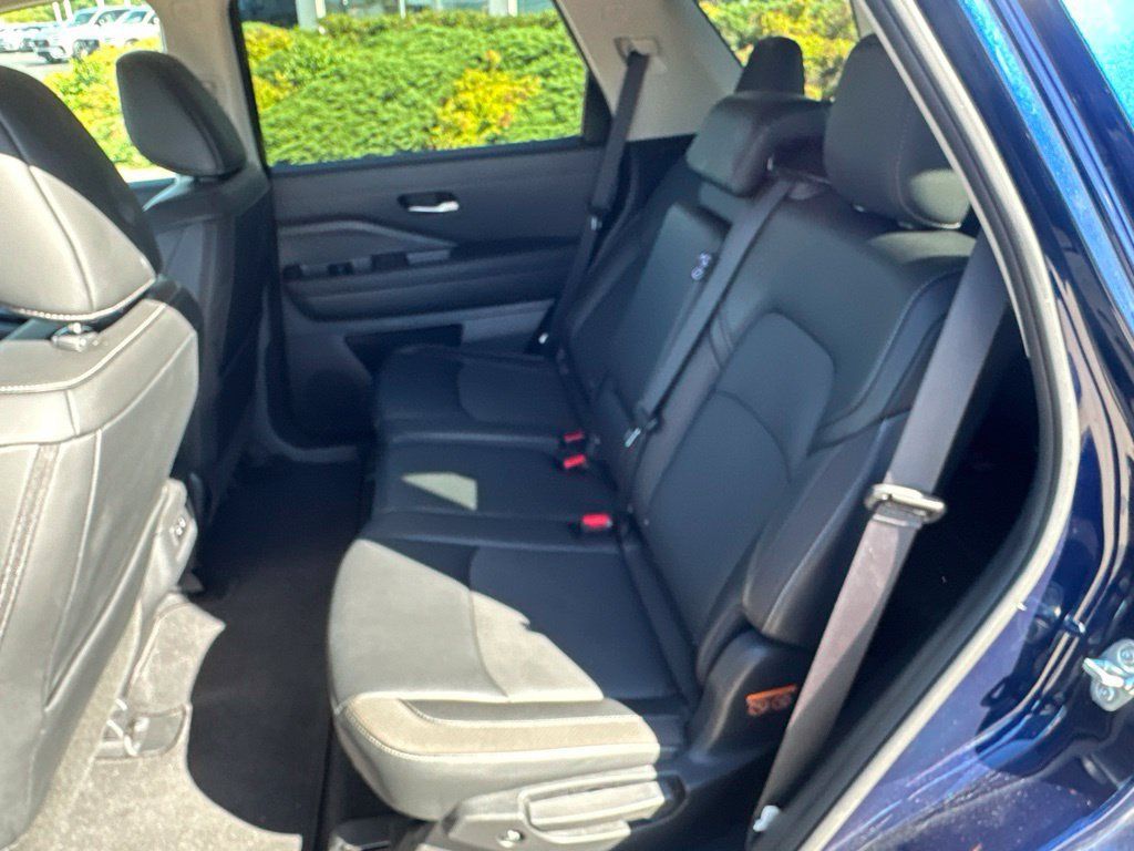 Used 2026 Nissan Pathfinder SL AWD/4WD image 30
