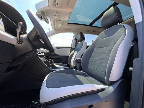 New 2025 Volkswagen Taos SE image 10