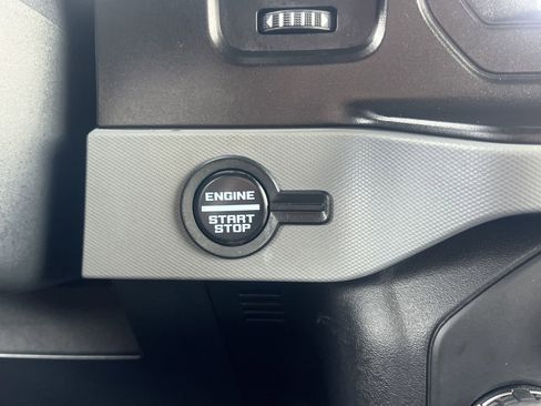 Certified 2023 Ford Bronco Black Diamond image 8