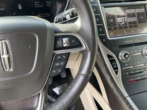 Used 2019 Lincoln Nautilus Select image 21